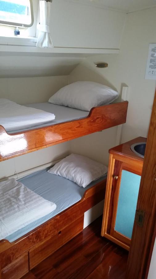 Tjalkjacht Pelikaan Enkhuizen Hostel Ngoại thất bức ảnh