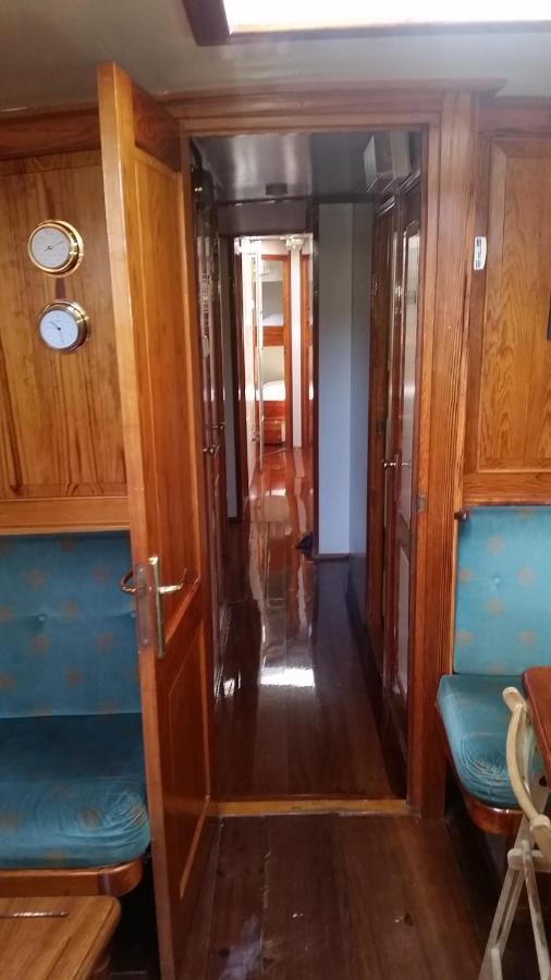Tjalkjacht Pelikaan Enkhuizen Hostel Ngoại thất bức ảnh